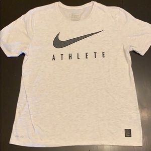 NIKE Tee